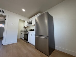 Building Photo - 438 Perlite Way