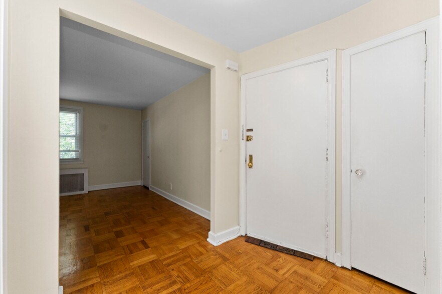 Building Photo - 2314 76th Ave