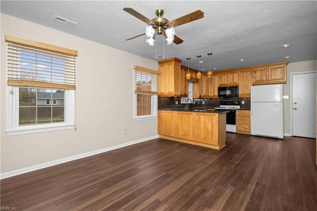 Building Photo - 821 Gene Crescent