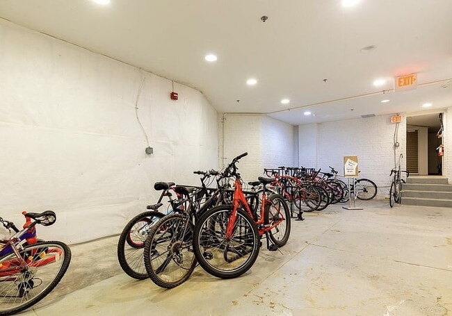 Building Photo - 2-Bed, 2-Bath Gem in Philadelphia's