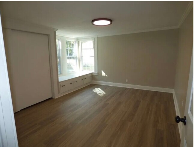 Building Photo - 811 Howe St