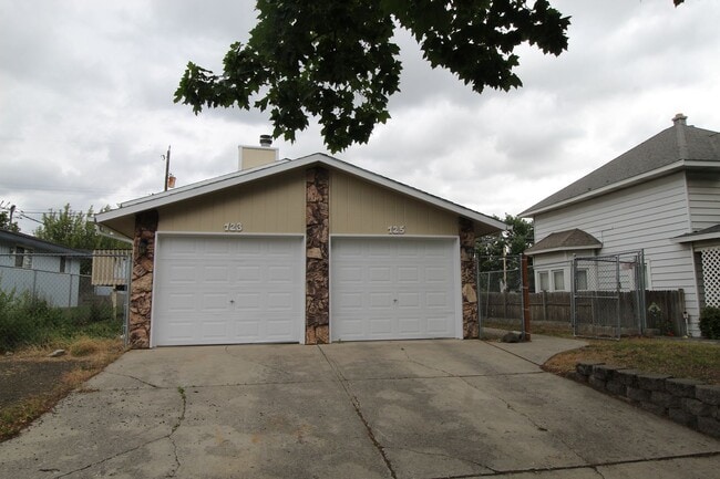 Building Photo - 723 E Broad Ave