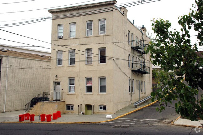 Building Photo - 353 Gorge Rd