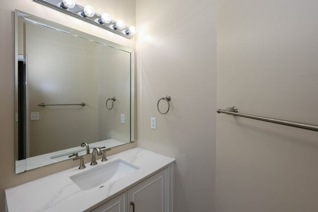 Building Photo - Villa Sonoma Brookhaven