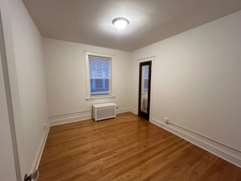 Building Photo - 6321 N Hermitage Ave
