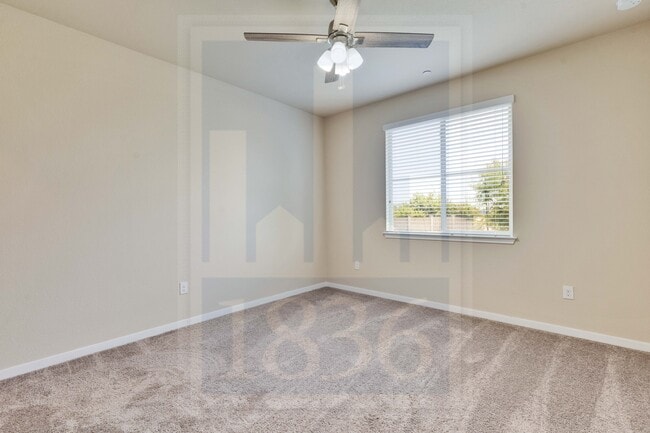 Building Photo - 2880 Donnell Dr