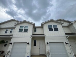 Building Photo - New Townhome near UWF and Nine Mile RD