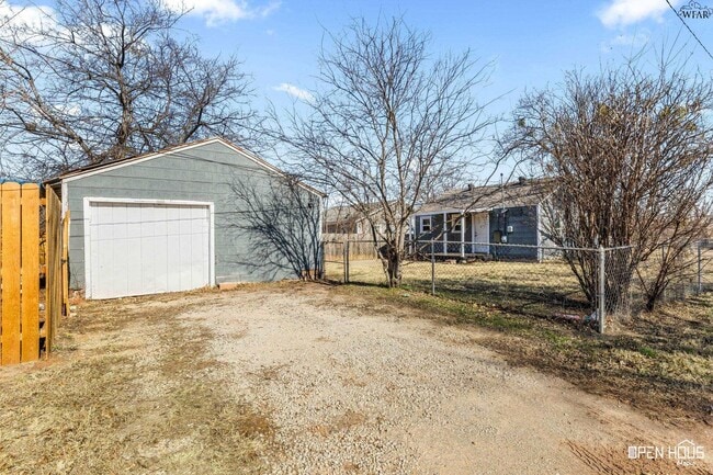 Building Photo - 2714 Sherman Rd