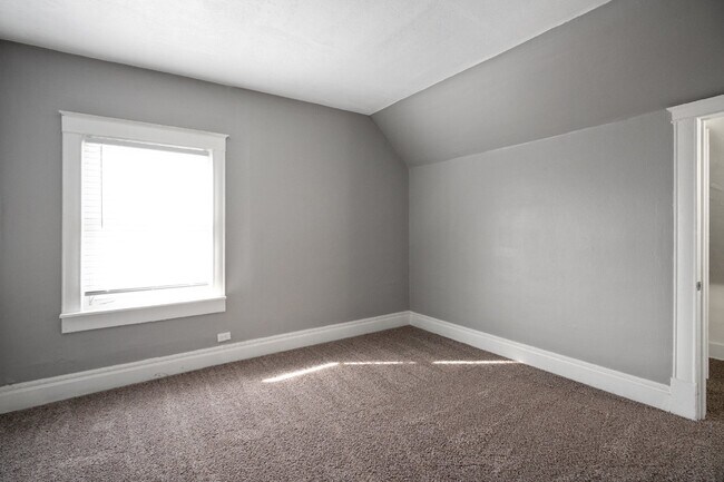 Building Photo - Charming 2 Bed, 1 Bath Rental Home in Kans...