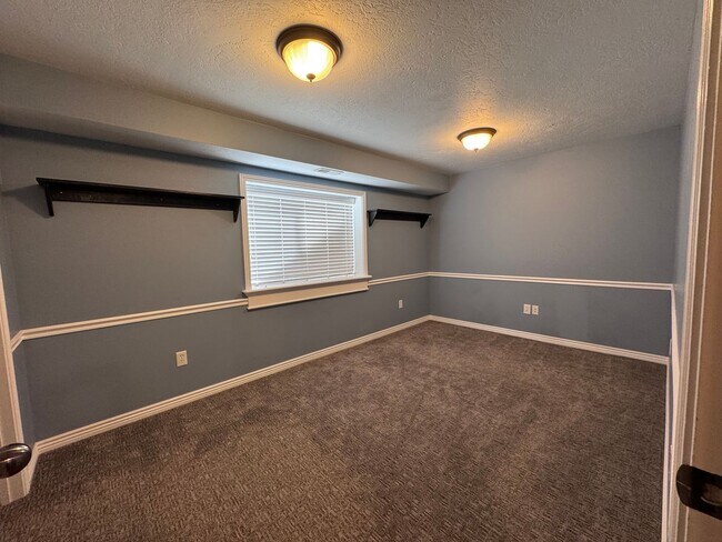 Building Photo - Beautiful Draper Home for Rent!