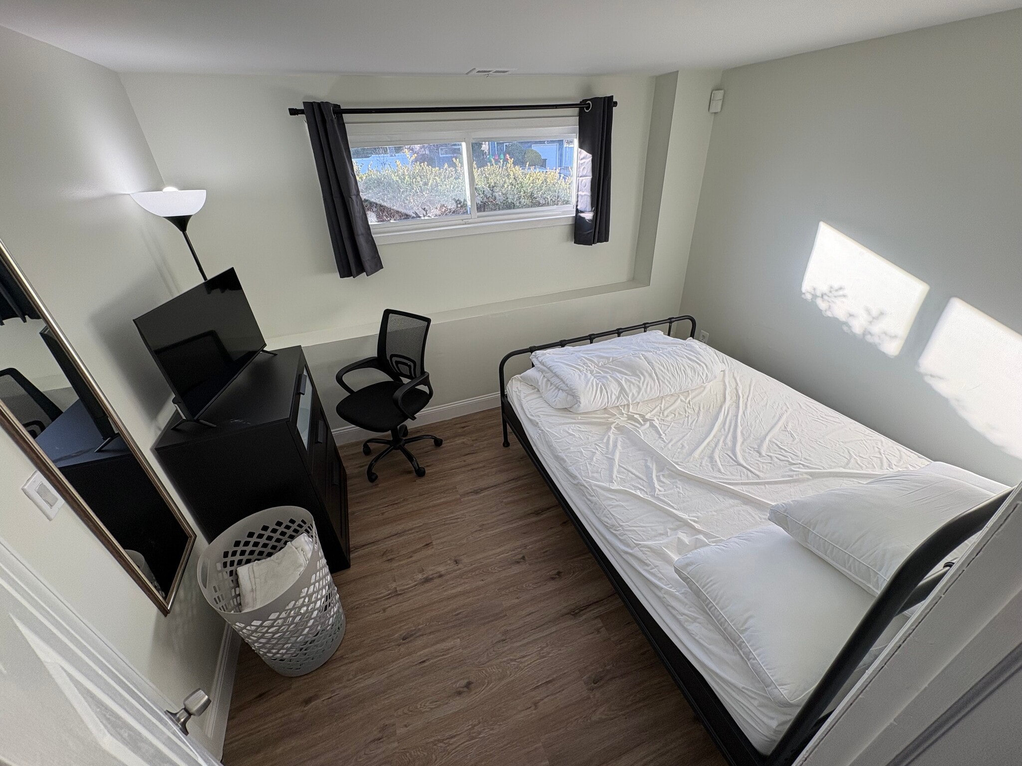 Building Photo - 35 Holiday Park Dr