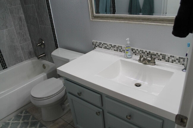 Building Photo - 4901 E Kelton Ln