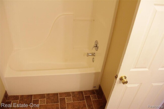 Building Photo - 40690 Bluesprings Ct