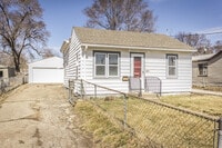Building Photo - Adorable 2 Bedroom 1 Bath - 2 Stall Detach...