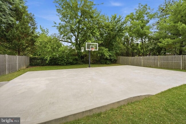 Building Photo - 6355 Willowfield Way