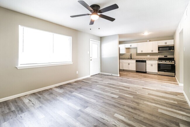 Building Photo - 523 E Main St