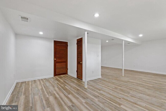 Building Photo - 6609 Bowie Dr