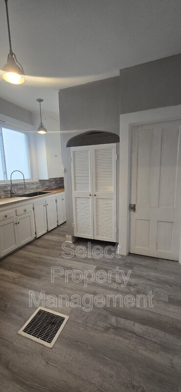 Building Photo - 1112 Lake Ave