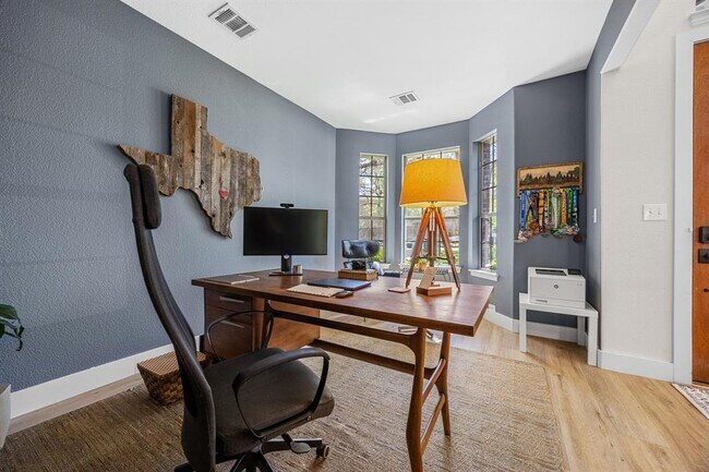 Building Photo - 128 Las Colinas Dr