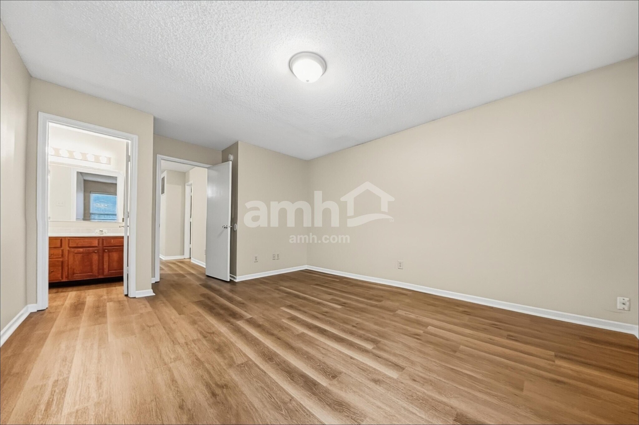 Building Photo - 2136 Olympia Dr