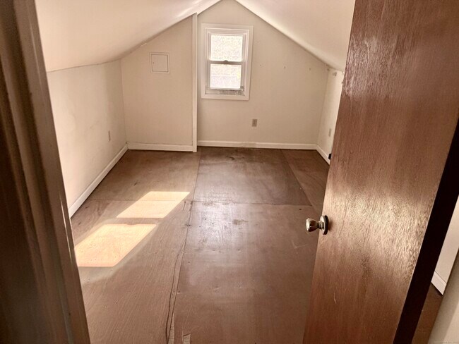 Building Photo - 15 Nettleton Ave