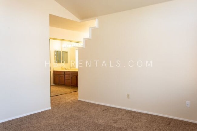 Building Photo - Charming 3-Bedroom Retreat with Cozy Fireplace in Tracy – Spacious Home with 2.5 Baths!