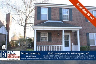 Building Photo - Recently updated 2 BD/1.5 BA End Unit Townhome w/Community Pool