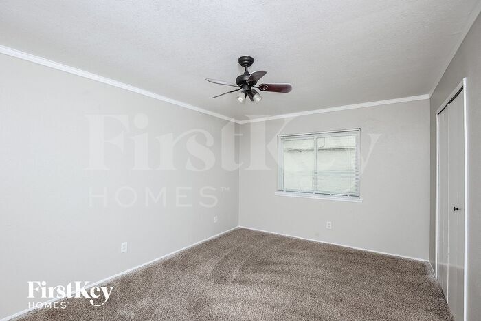 Building Photo - 4201 Yellowleaf Dr