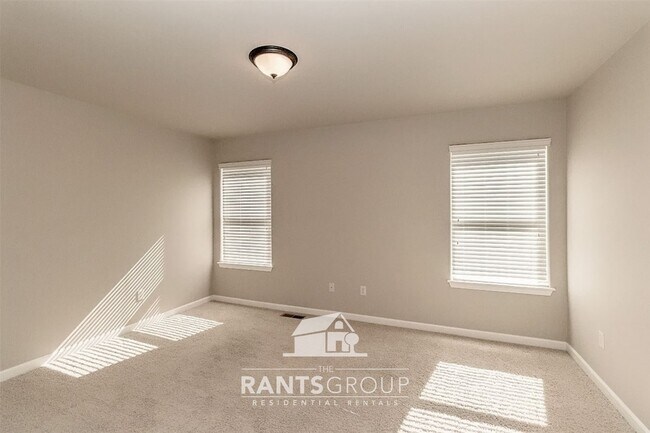 Building Photo - Gorgeous 2 Story Home! Located in Central Lacey!