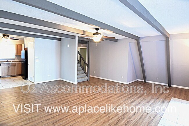 Building Photo - 5402 NW Venetian Dr