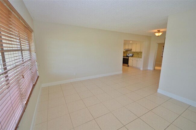 Building Photo - 481 W 55th Pl