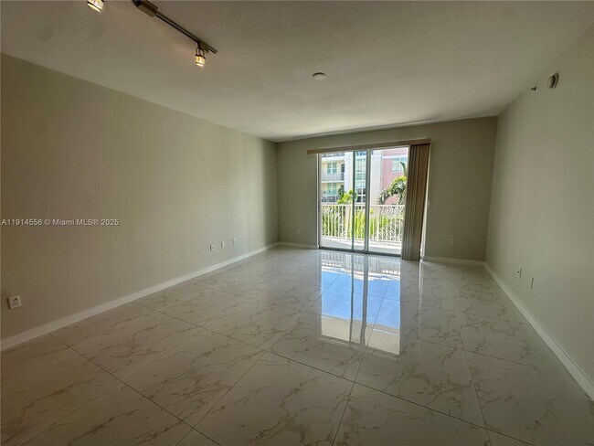 Building Photo - 806 E Windward Way