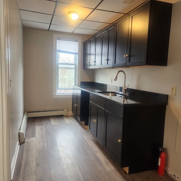 Building Photo - 5 Cohasset St