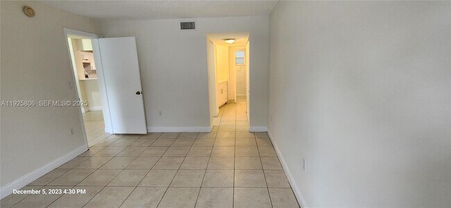 Building Photo - 4235 N University Dr