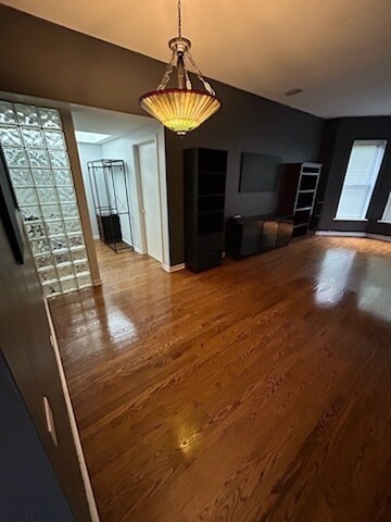 Building Photo - 1320 W Wilson Ave