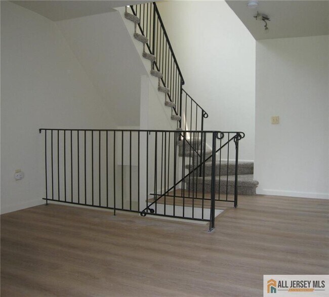 Building Photo - 1218 Plymouth Rd