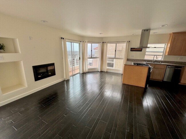 Building Photo - Luxury 2bd/2 bth with Ocean View