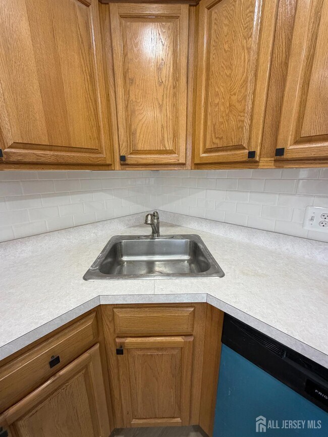 Building Photo - 32 Columbus Dr