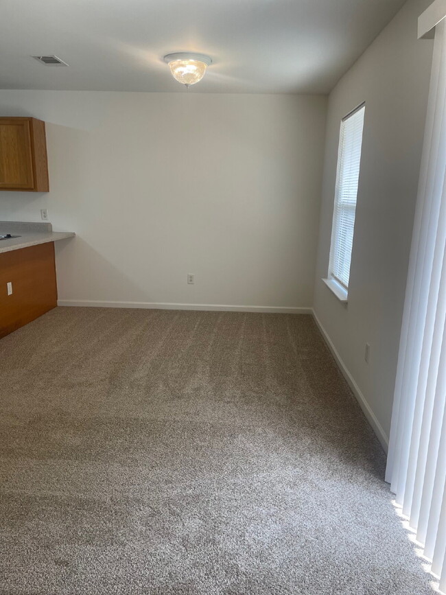 Building Photo - "Charming 2-Bed, 2-Bath Townhouse in Fort ...