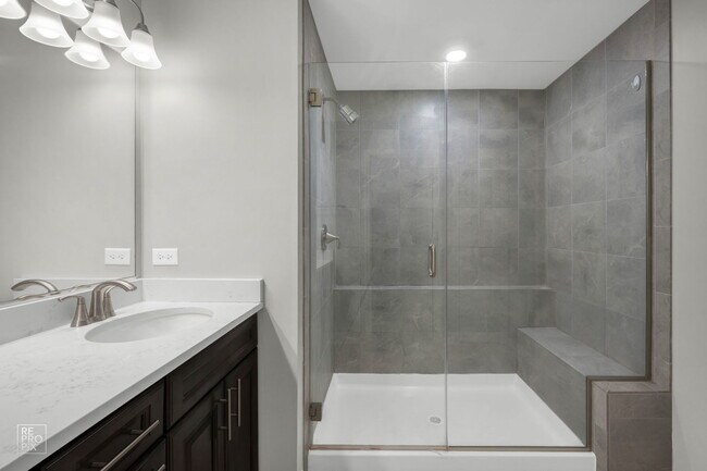 Building Photo - 231 Lakeshore Dr