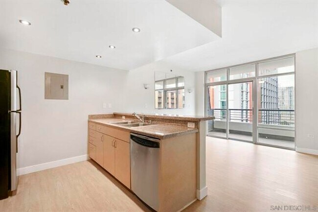 Building Photo - Urban Living in the Heart of Little Italy – 2 Bed / 1 Bath Condo at Acqua Vista