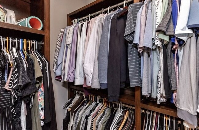 Building Photo - 580 NE Bowman Dr