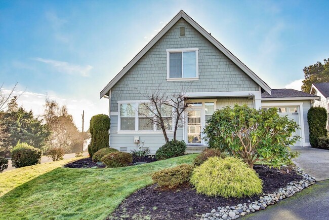 Building Photo - Gorgeous- Fully Furnished Home in Holmes Harbor, Pet Friendly and Landscape Included!