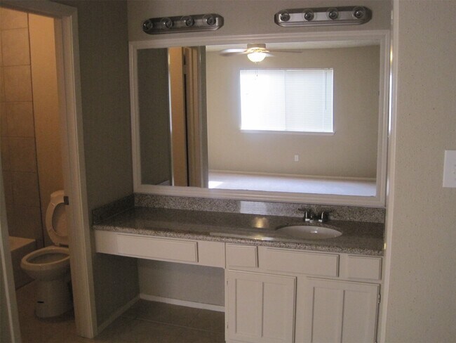 Building Photo - 6822 Harpers Dr