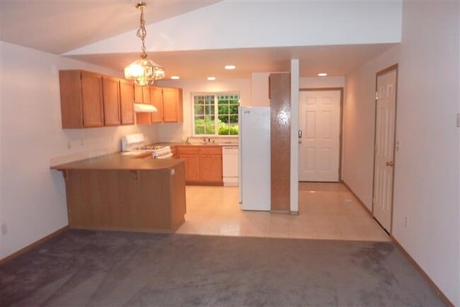 Building Photo - 386 Klinger St