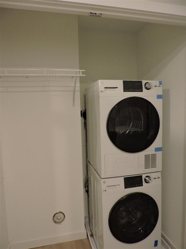 Building Photo - 9 Soden St