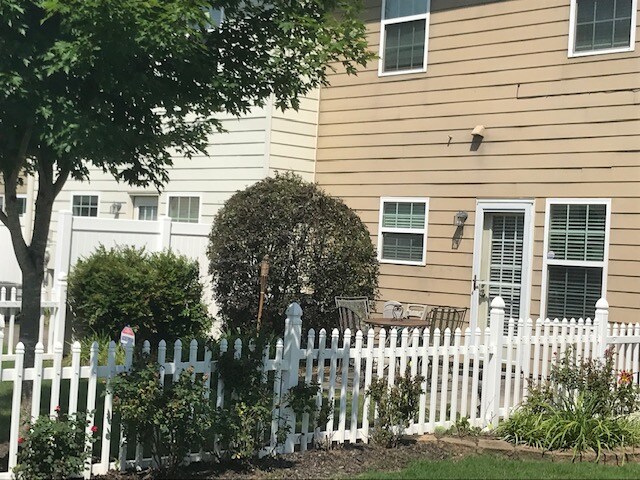 Building Photo - 6490 Whitebeam Trl