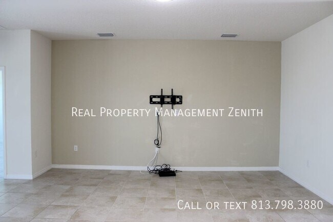 Building Photo - 33163 Sand Creek Dr