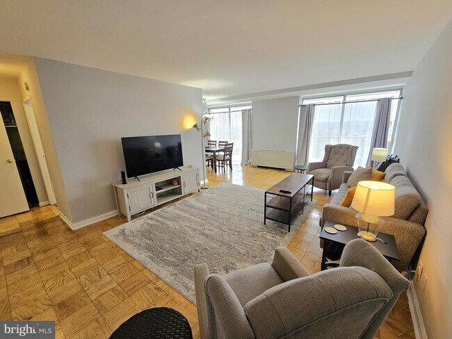 Building Photo - 301 N Beauregard St