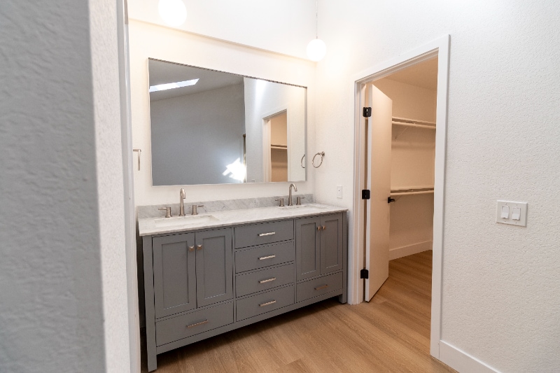 Building Photo - 10766 Parkdale Ave